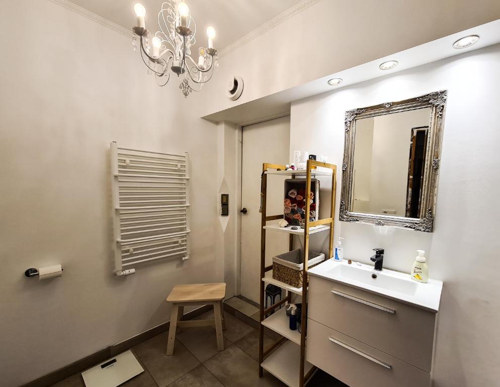 Koupelna v ubytování Túnfífill Guesthouse - free hot tub and sauna, cozy and quiet