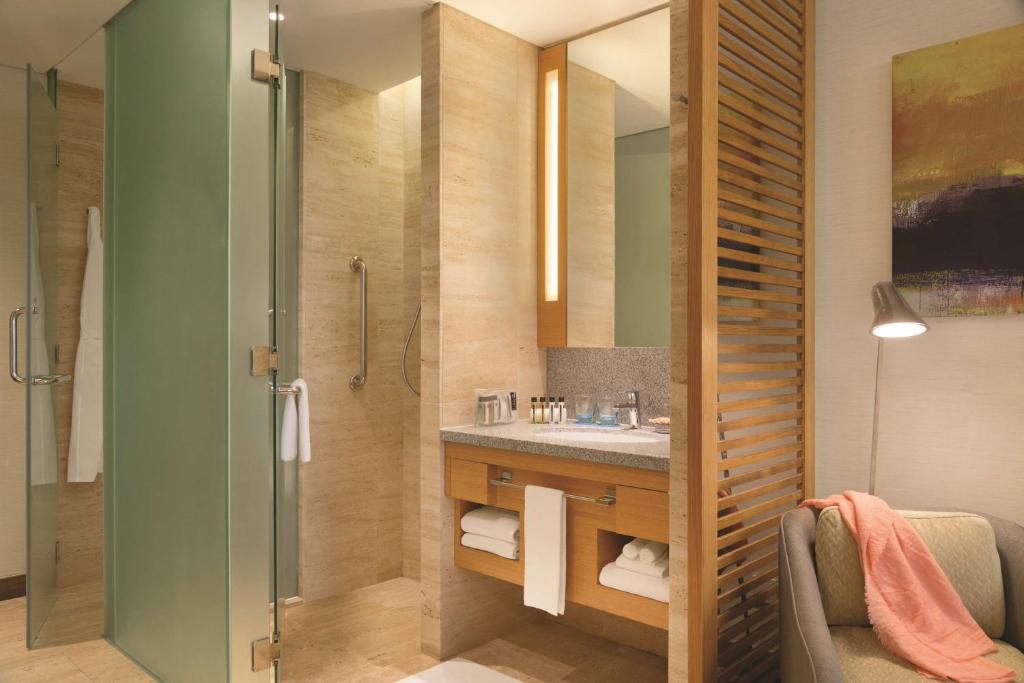 Ένα μπάνιο στο JEN Singapore Orchardgateway by Shangri-La