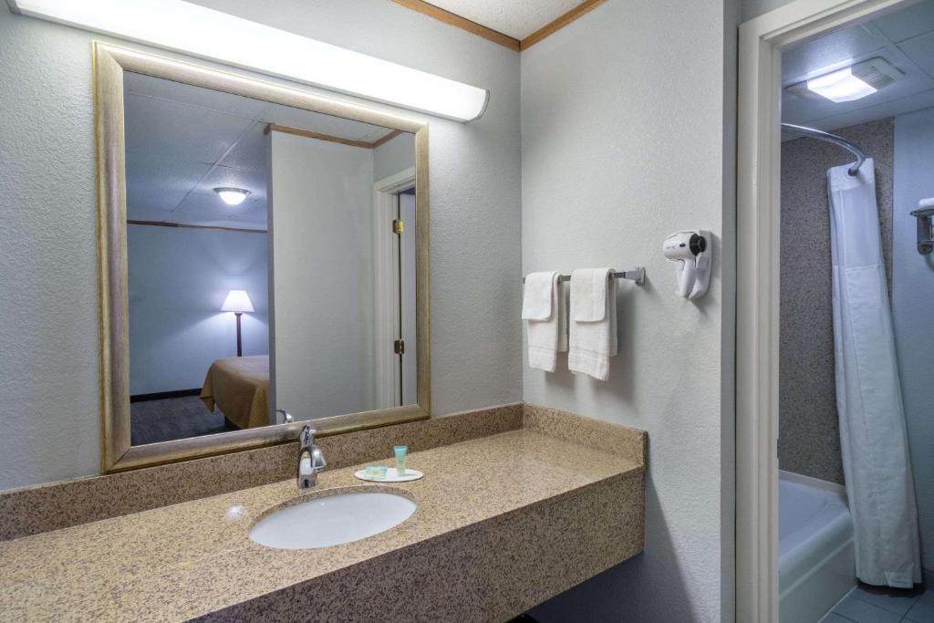 Pigeon Forge Parkway Inn photo