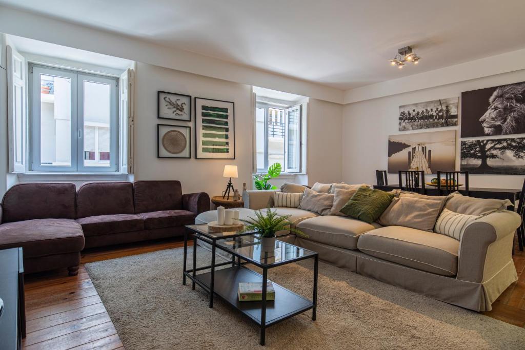 32 -Lovely 2 bedroom Apt in Principe Real
