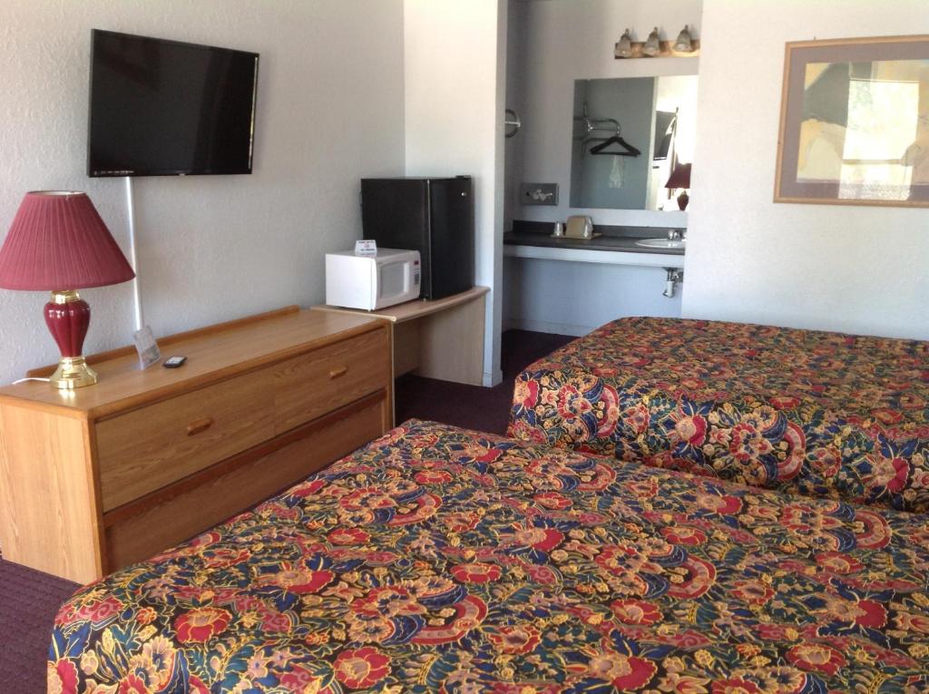 Knights Inn Muskogee - Double Room With Two Double Beds - Non-Smoking