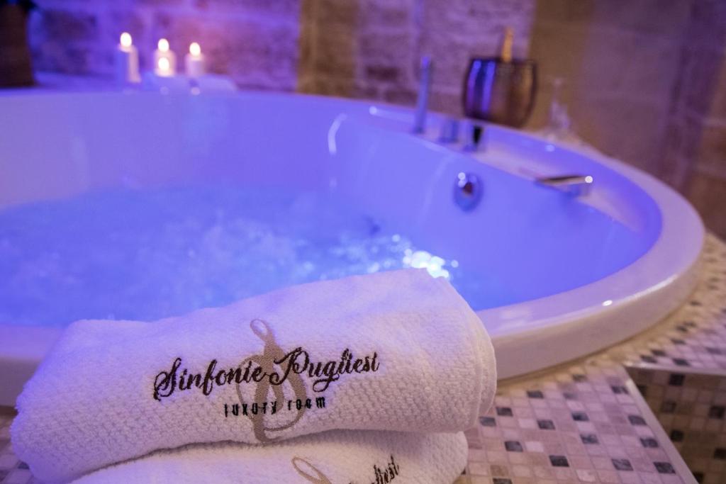 Zdjęcie z galerii obiektu SINFONIE PUGLIESI LUXURY ROOM w mieście Turi