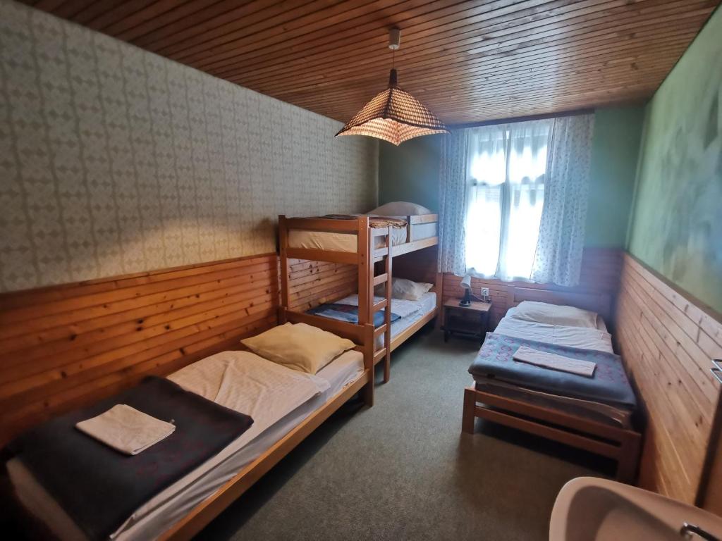 Postel nebo postele na pokoji v ubytování Hostel pod Voglom