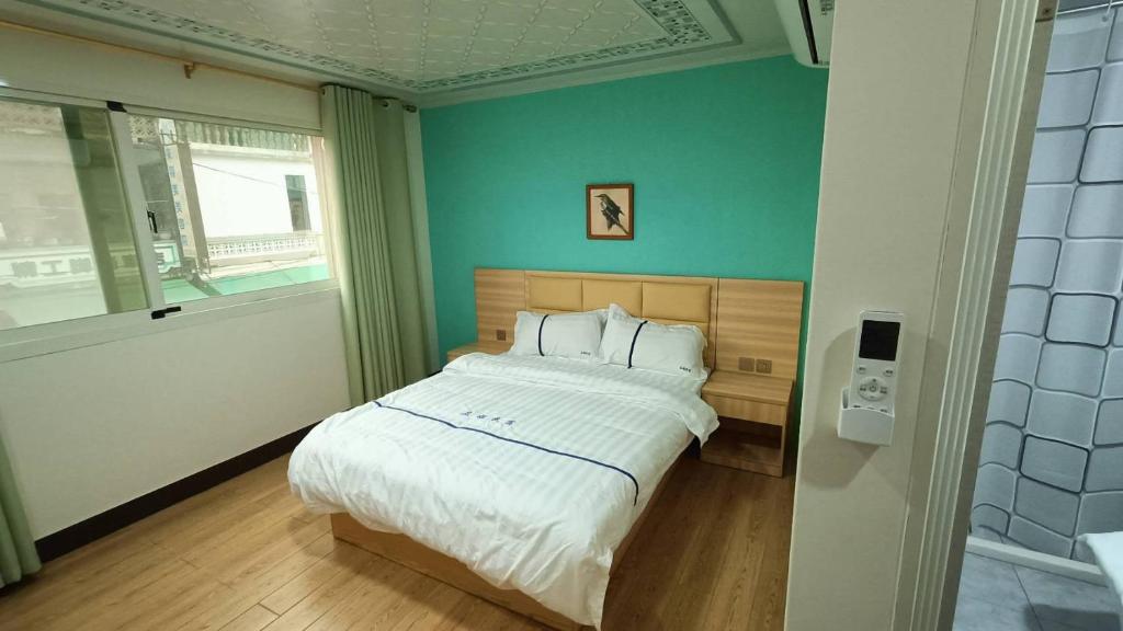 Postel nebo postele na pokoji v ubytování Li Jie Coffee Homestay