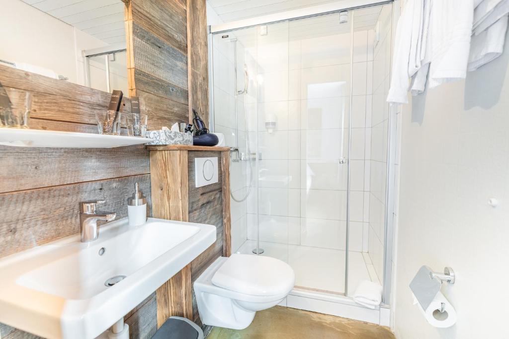Een badkamer bij Hotel Kaiserstuhl