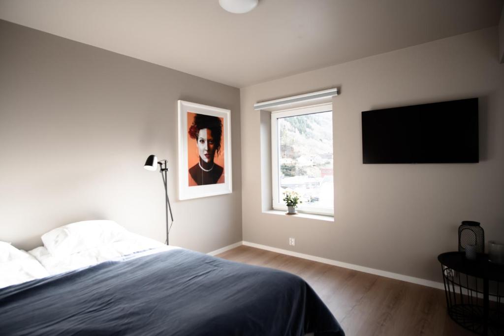 Postel nebo postele na pokoji v ubytování Trolltunga Odda Apartments