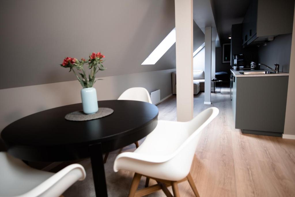 Posezení v ubytování Trolltunga Odda Apartments