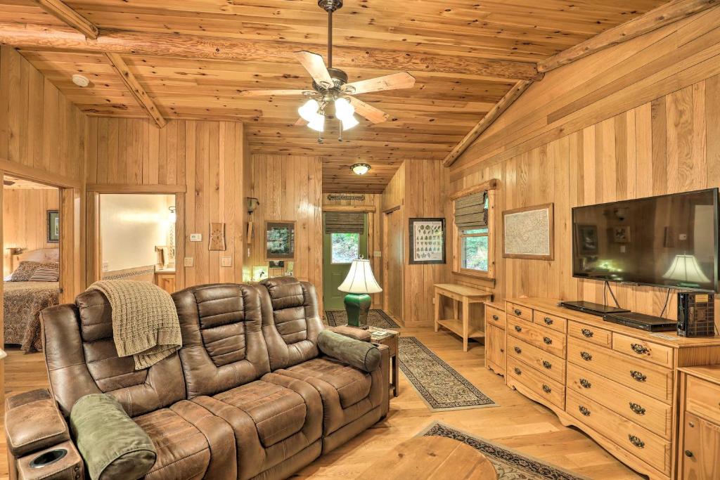 Fletcher Cabin Wraparound Deck and Pond Access, Fletcher (updated