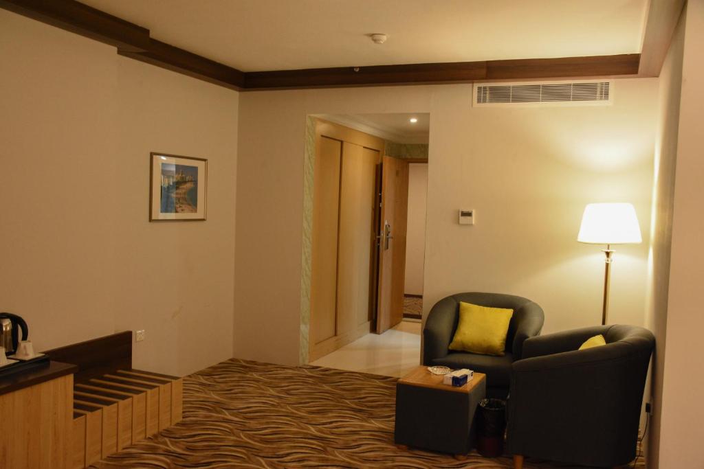 Florida Inn Hotel - バスルーム付きのツインルーム