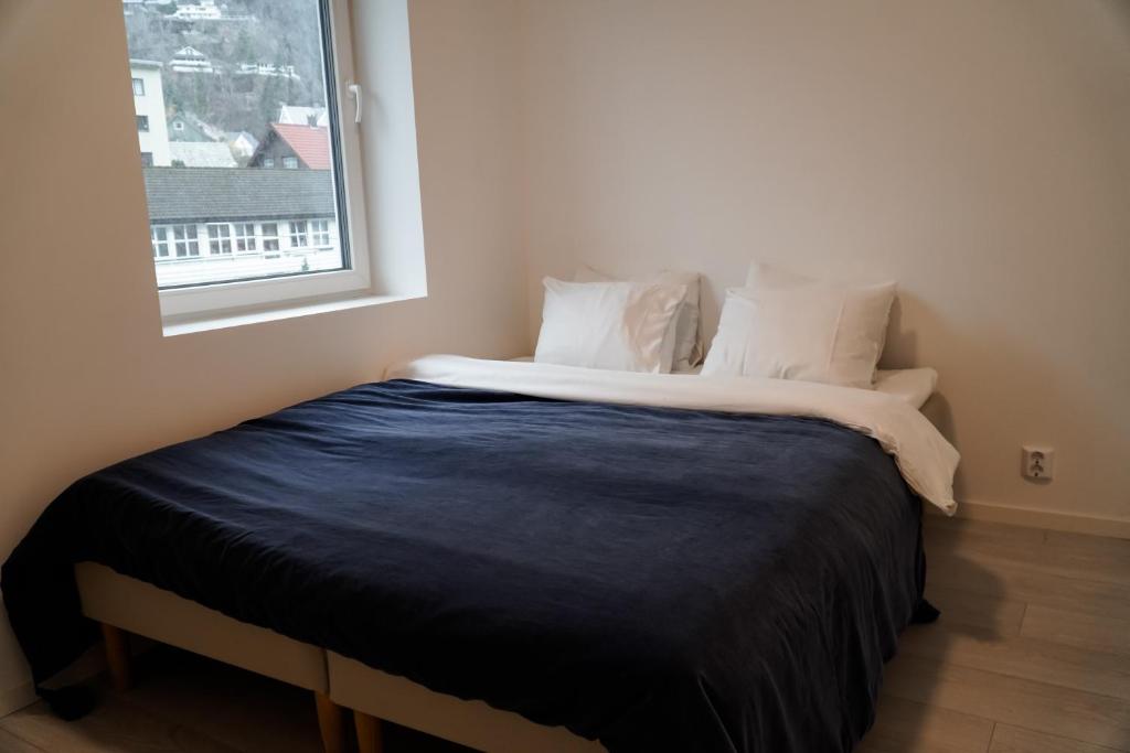 Postel nebo postele na pokoji v ubytování Trolltunga Odda Apartments