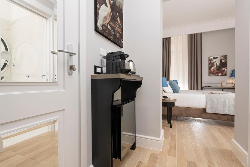 Postel nebo postele na pokoji v ubytování Hotel La Ville Rome