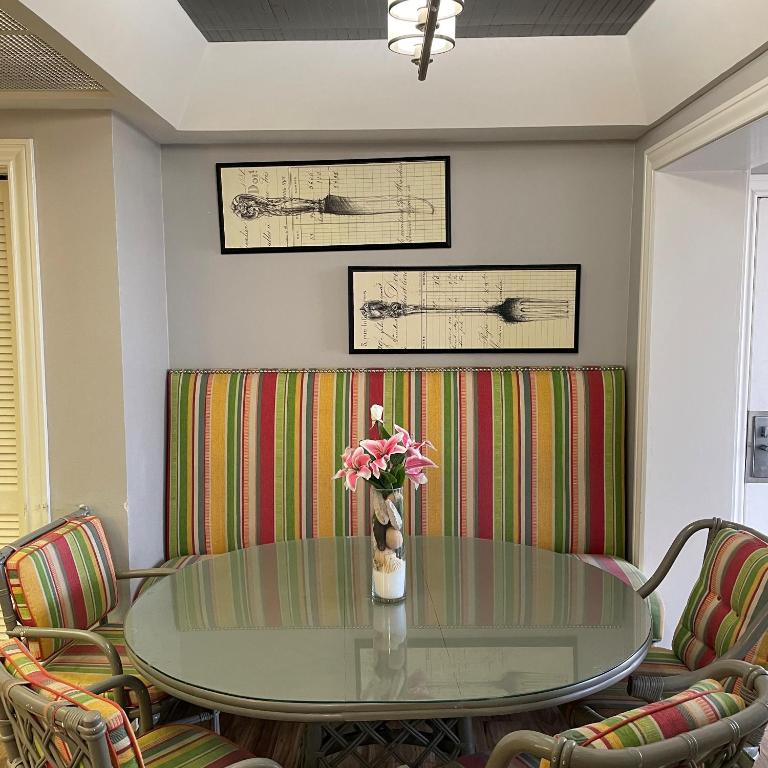 Gaido's Seaside Inn - One-Bedroom Apartment With Ocean View - Upstairs
