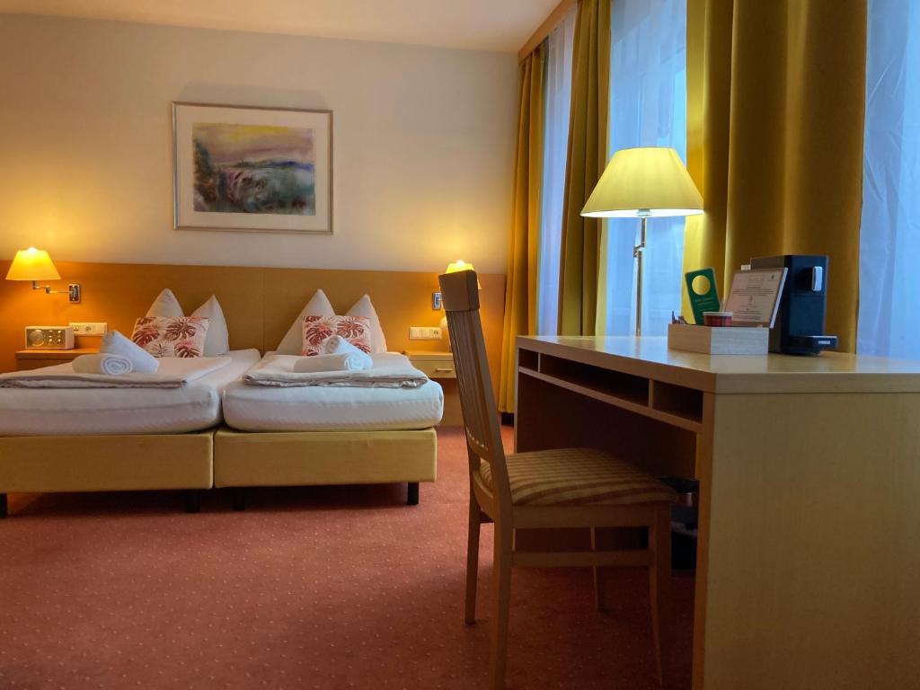 Postel nebo postele na pokoji v ubytování Motel55 - nettes Hotel mit Self Check-In in Villach, Warmbad