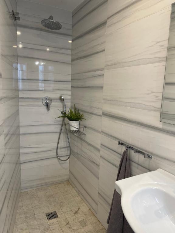 Koupelna v ubytování New Townhouse in the heart of Nerja with Jacuzzi