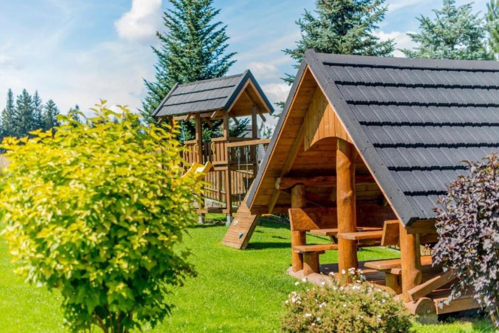 Vonkajšia záhrada v ubytovaní Domek z kominkiem Pod Limbą