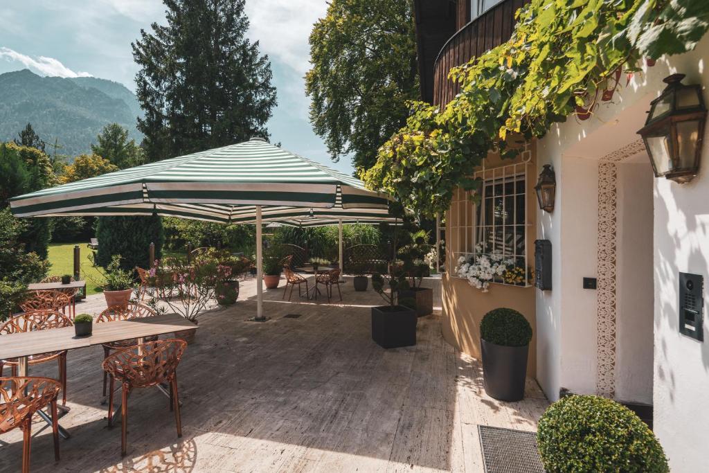 Nespecifikovaný výhled na hory nebo výhled na hory při pohledu z hotelu