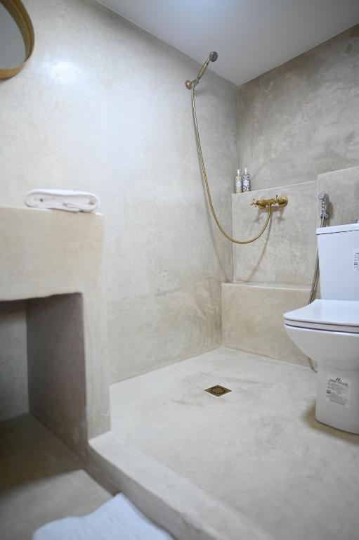 Ein Badezimmer in der Unterkunft Riad Dar Rabiaa