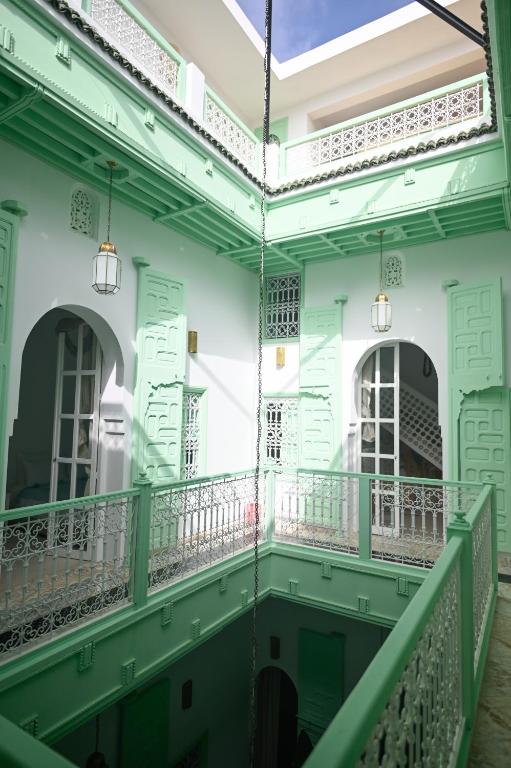 Ein Balkon oder eine Terrasse in der Unterkunft Riad Dar Rabiaa