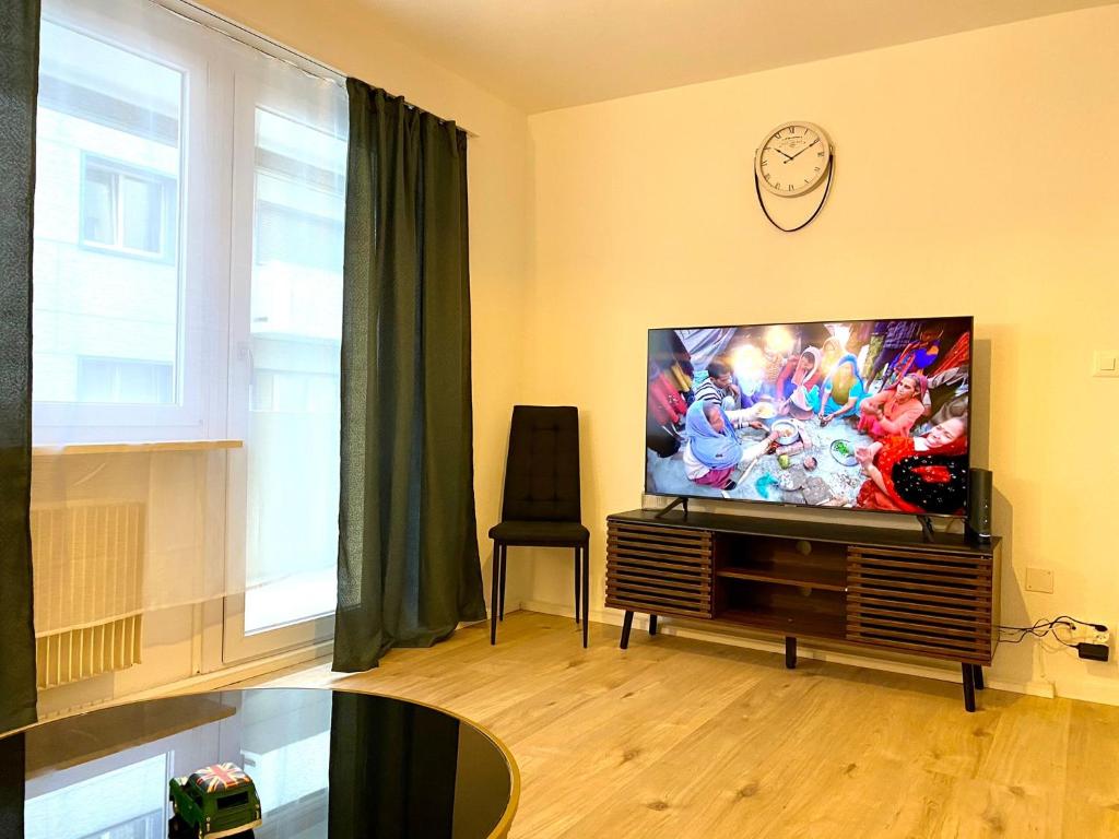 A television and/or entertainment centre at City Center Premium Apartment - Buchs SG
