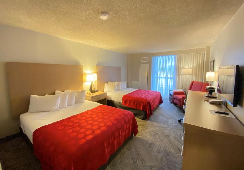 Beachfront · Private Beach Penticton Lakeside Resort - Edificio Principale 2 Camera Queen Con Vista Lago
