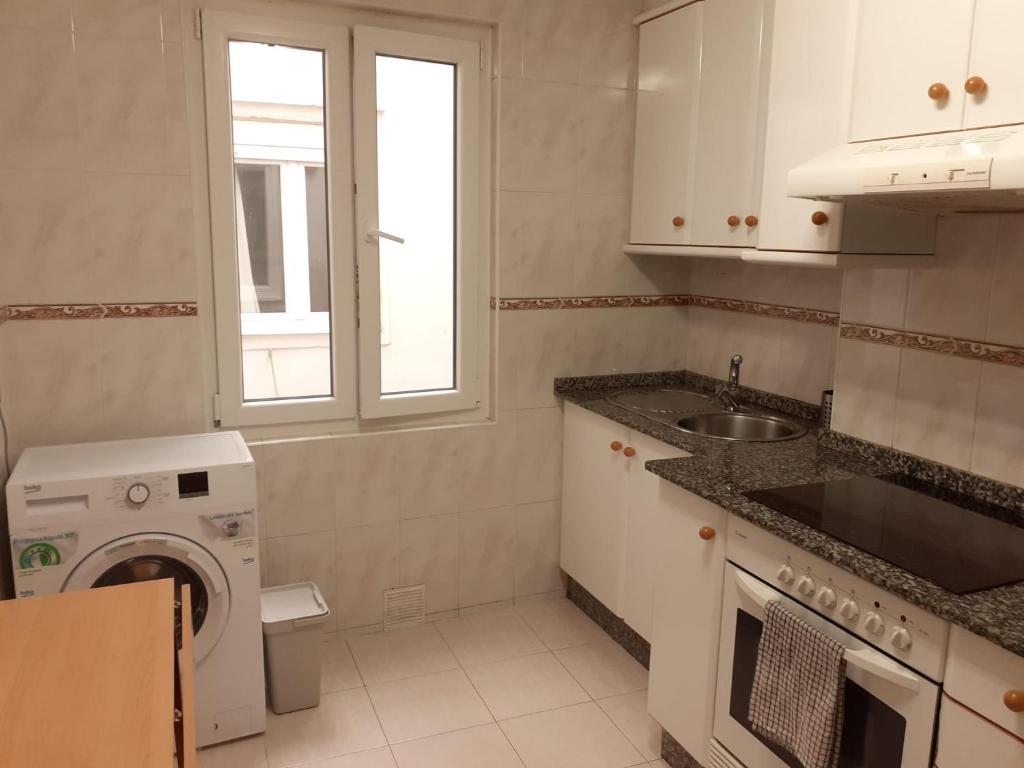 Kuchyň nebo kuchyňský kout v ubytování SX6 Ático con terraza en centro histórico Pontevedra