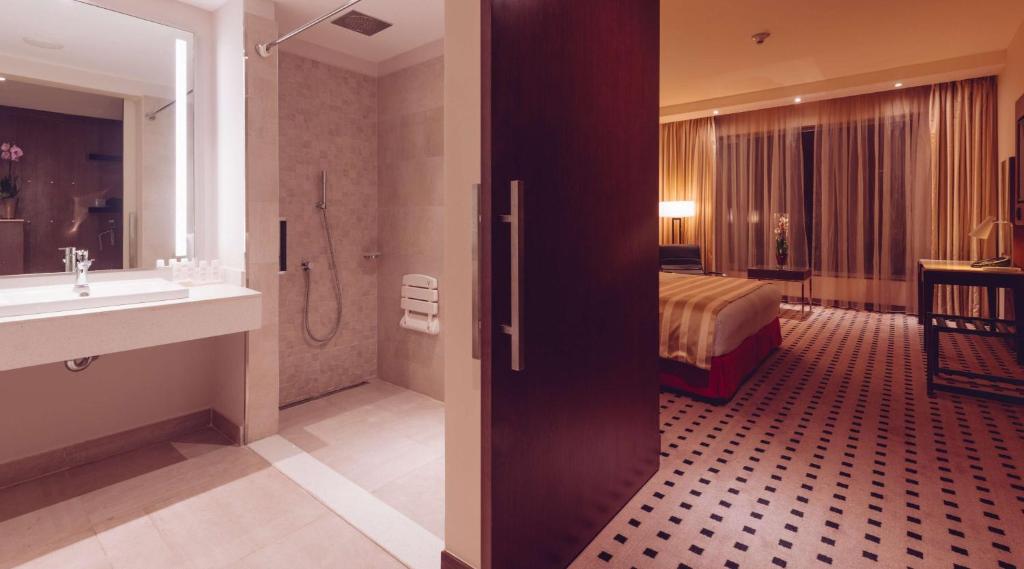 Postel nebo postele na pokoji v ubytování Radisson Blu Hotel, Nairobi Upper Hill
