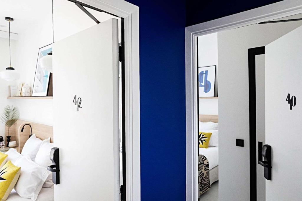 
Family Adjacent Rooms 
