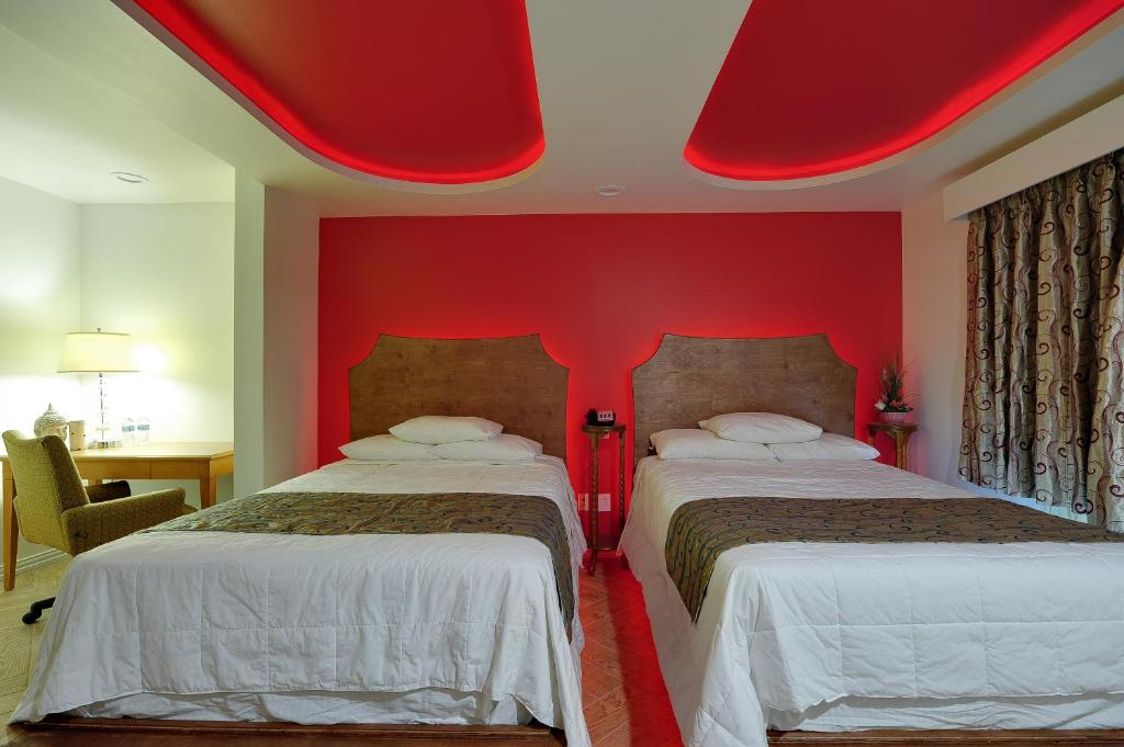 Romantic Inn & Suites - 