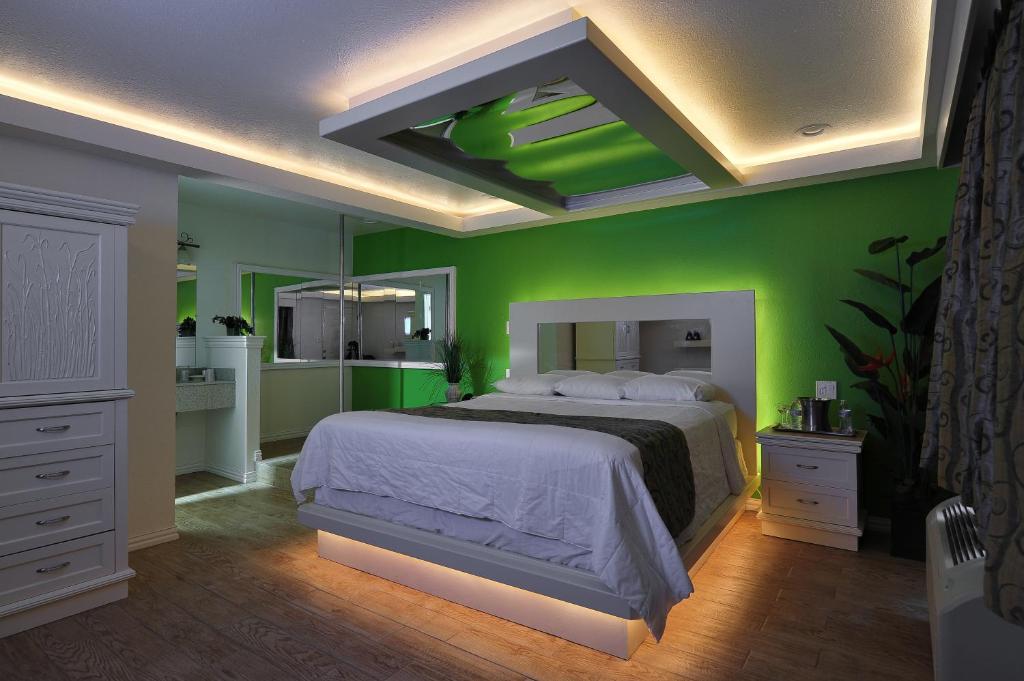 Romantic Inn & Suites - 