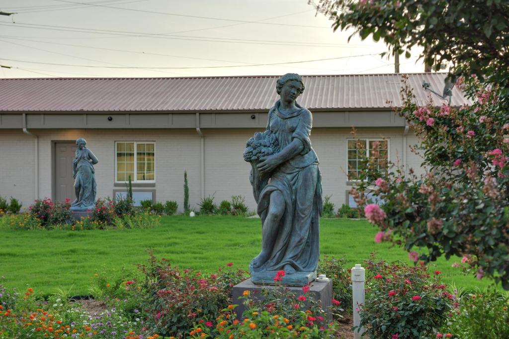 Zahrada ubytování Romantic Inn & Suites