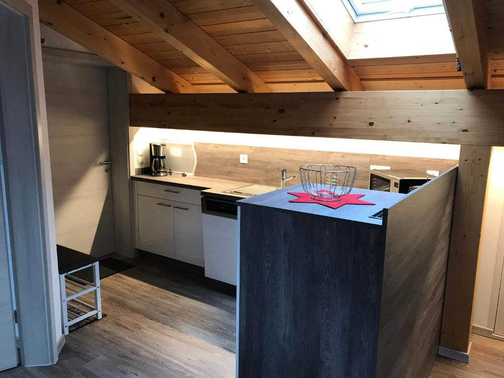 a kitchen with a black island with a bowl on it at Ferienwohnung am Freibad in Schwarzach