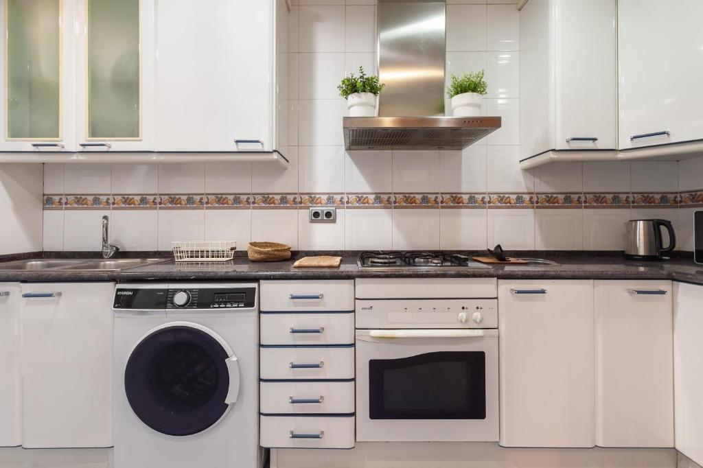A kitchen or kitchenette at Flateli Paris