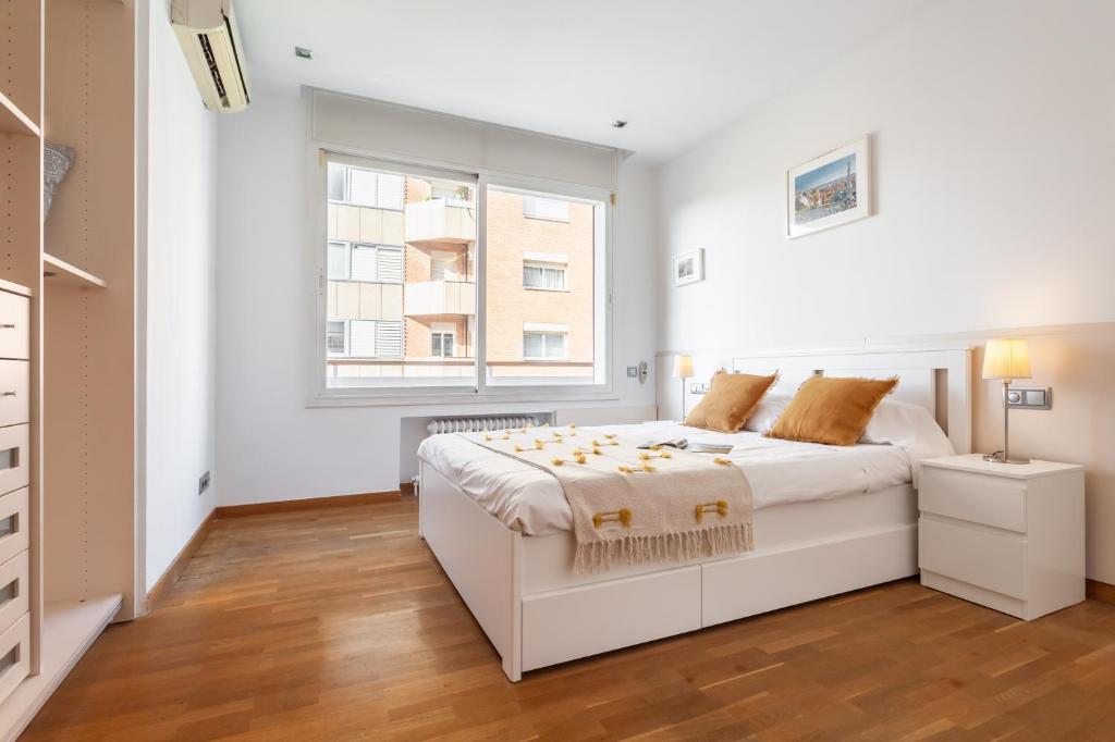 A bed or beds in a room at Flateli Paris