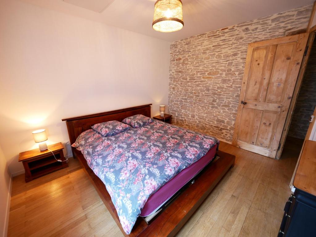 Postel nebo postele na pokoji v ubytování Gîte de Crémieu