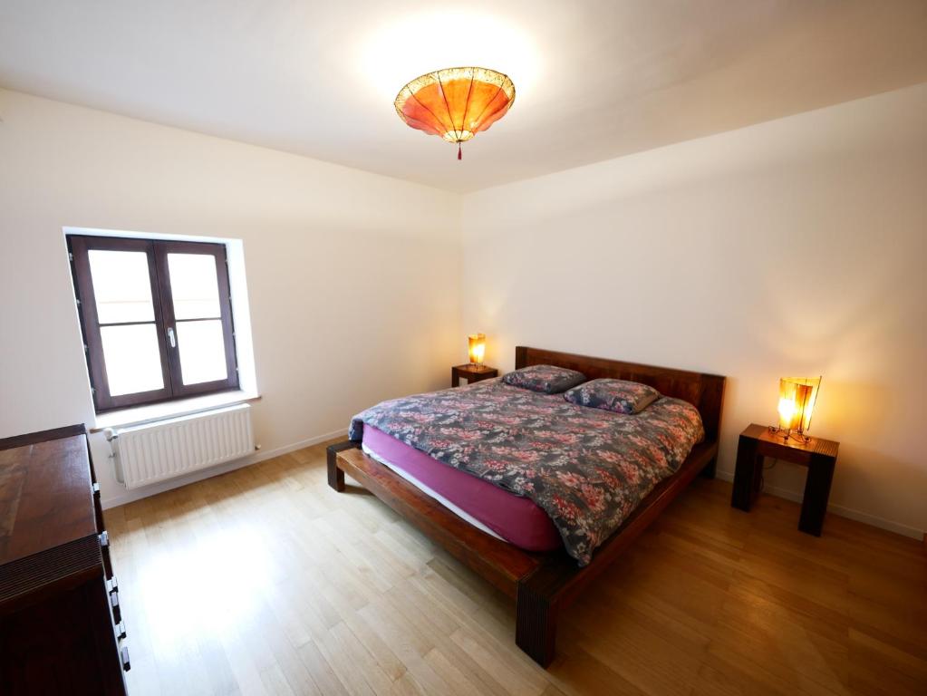 Postel nebo postele na pokoji v ubytování Gîte de Crémieu