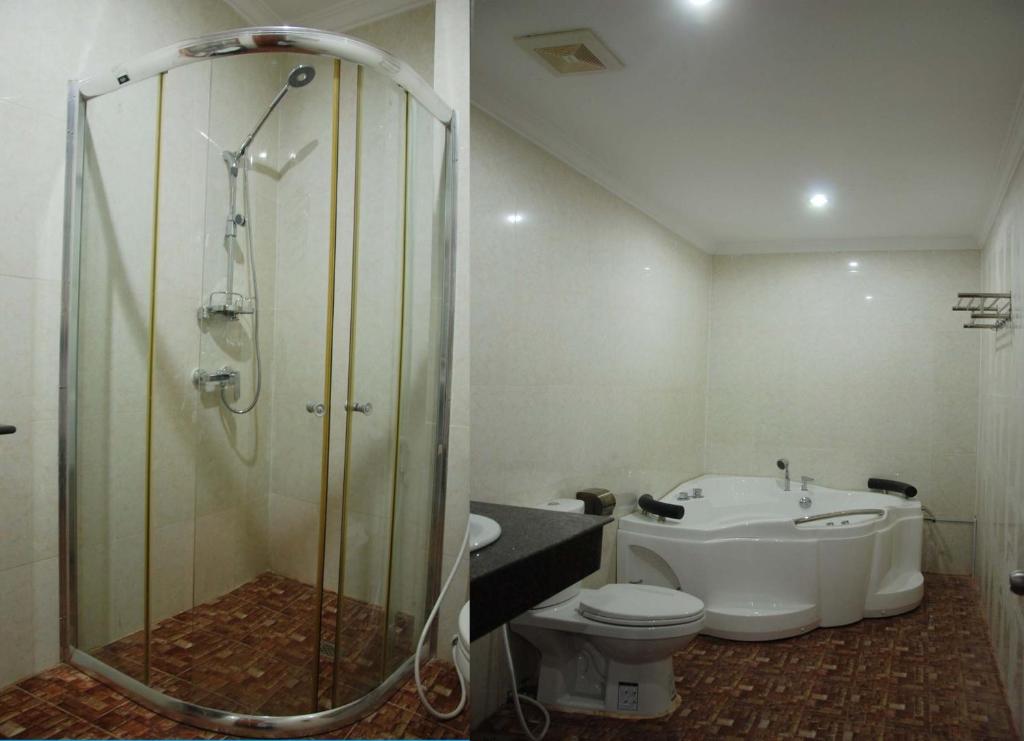 Koupelna v ubytování Emerald BB Battambang Hotel