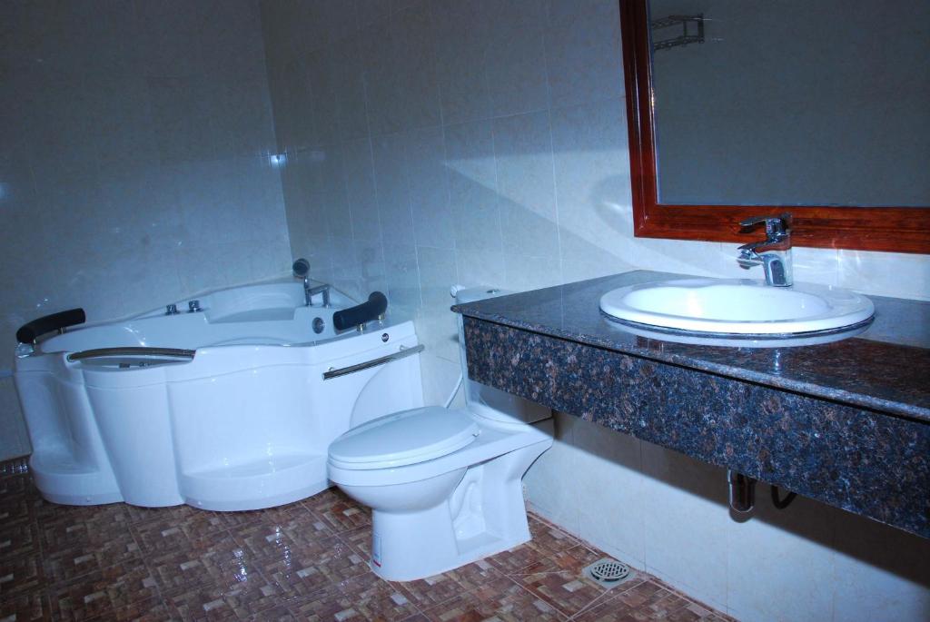 Koupelna v ubytování Emerald BB Battambang Hotel