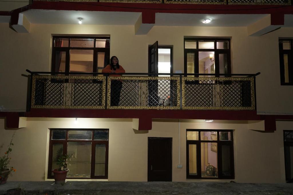 Balkón nebo terasa v ubytování Shimla Pines Homestay
