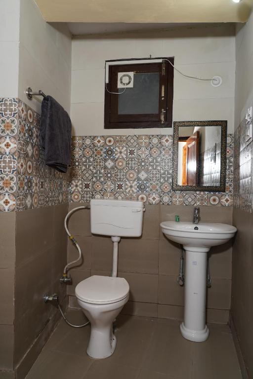 Koupelna v ubytování Shimla Pines Homestay