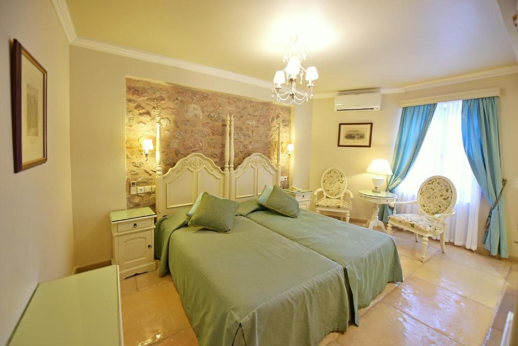 Postel nebo postele na pokoji v ubytování Angelica Traditional Boutique Hotel