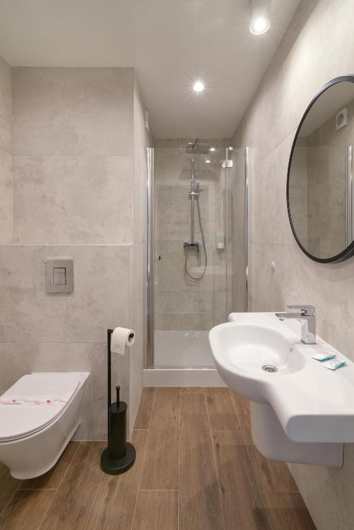 Ein Badezimmer in der Unterkunft Hotel Renesans