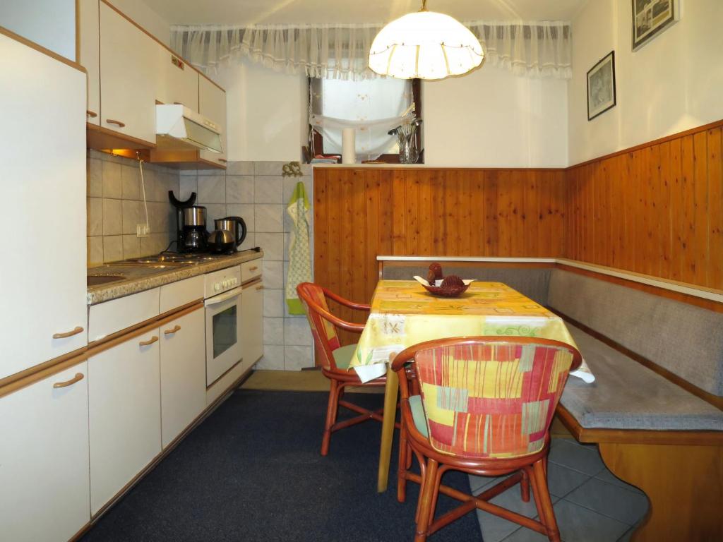 Kuchyň nebo kuchyňský kout v ubytování Apartment Höllwarth by Interhome