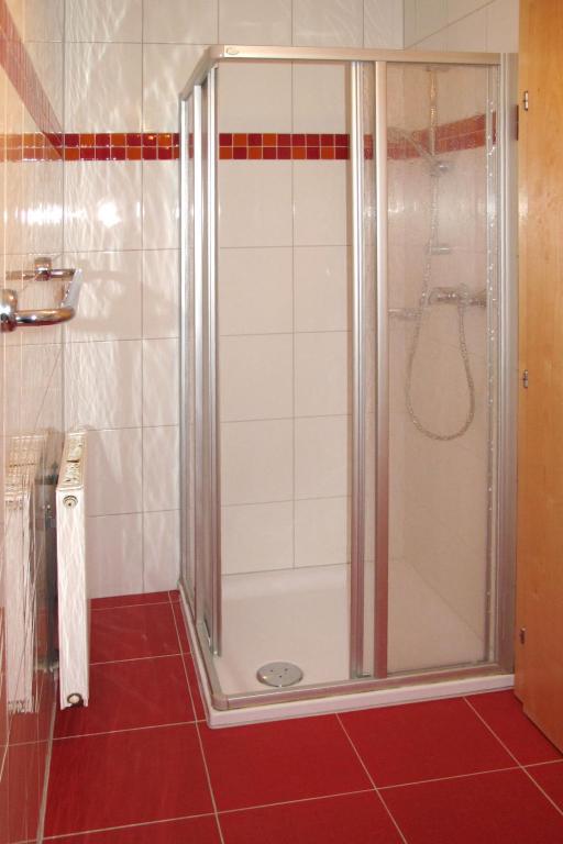 A bathroom at Apartment Gasthof Almluft-3 by Interhome