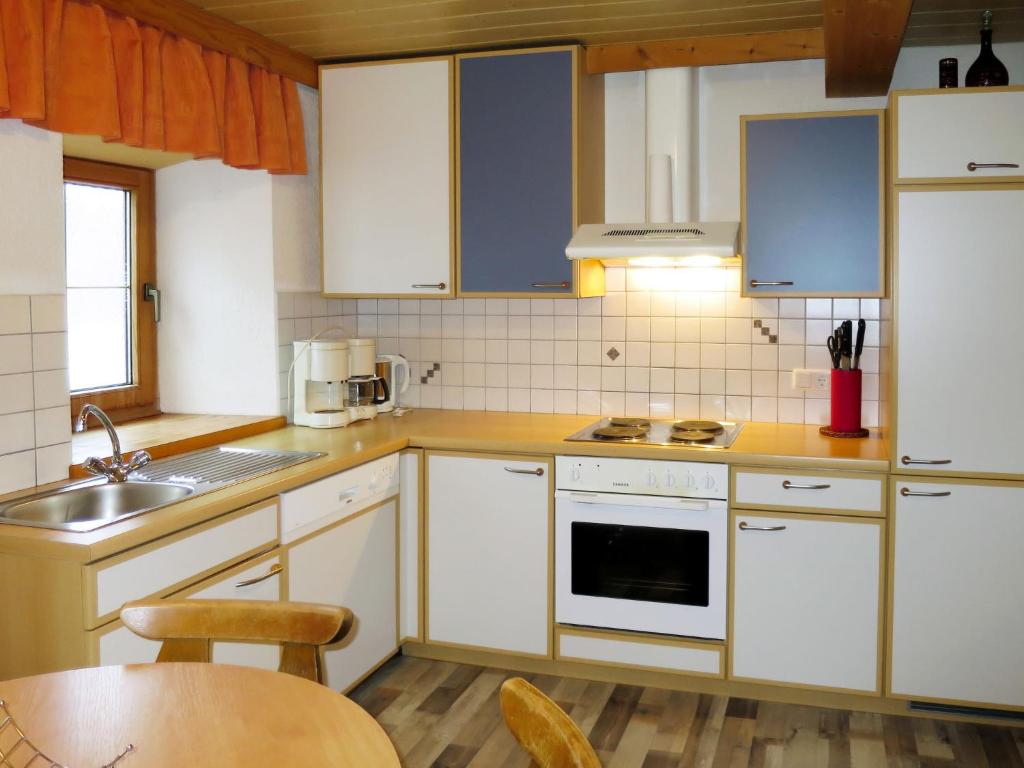 Kuchyňa alebo kuchynka v ubytovaní Apartment Binter by Interhome
