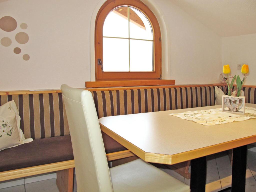 Posezení v ubytování Apartment Unterkreuter by Interhome