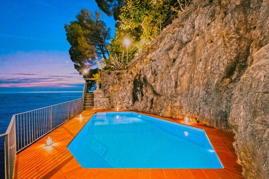 Der Swimmingpool an oder in der Nähe von Villa Eris Amalfi Coast