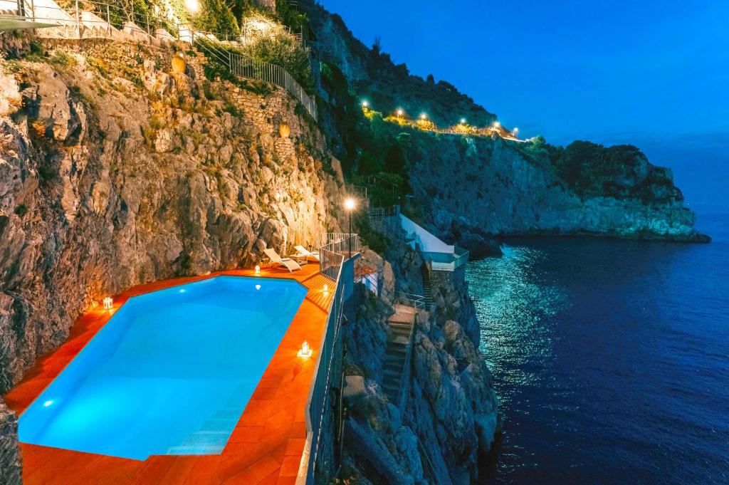 Der Swimmingpool an oder in der Nähe von Villa Eris Amalfi Coast