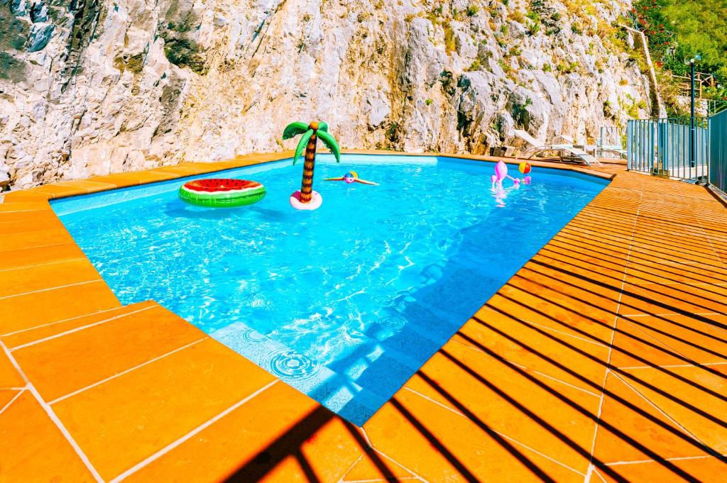 Der Swimmingpool an oder in der Nähe von Villa Eris Amalfi Coast