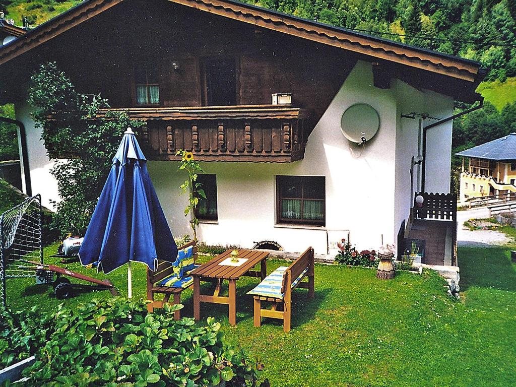 Vonkajšia záhrada v ubytovaní Apartment Voräule by Interhome