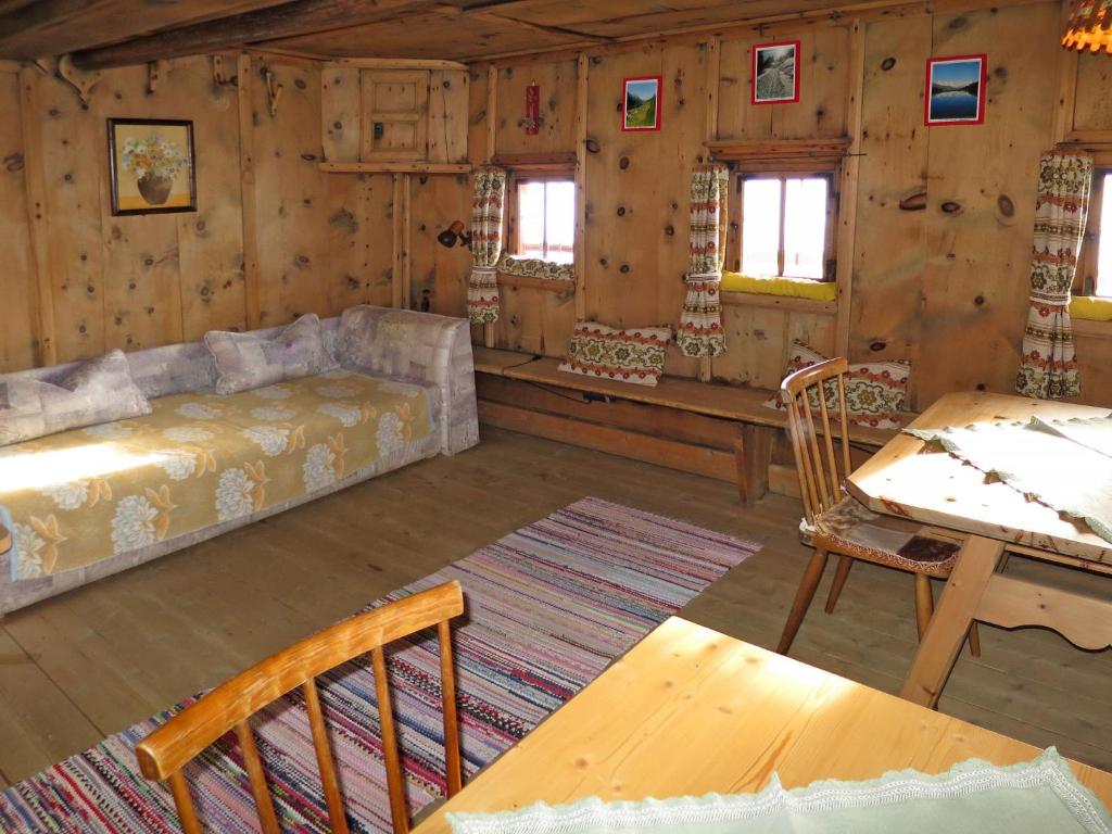 Posezení v ubytování Chalet Lippnerhütte by Interhome